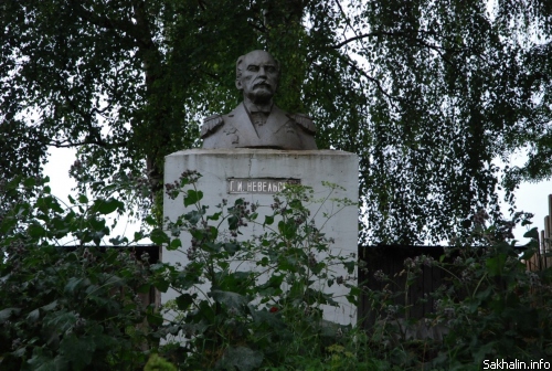 Памятник Г.И.Невельскому в г.Солигаличе (ул. Вылузгина)