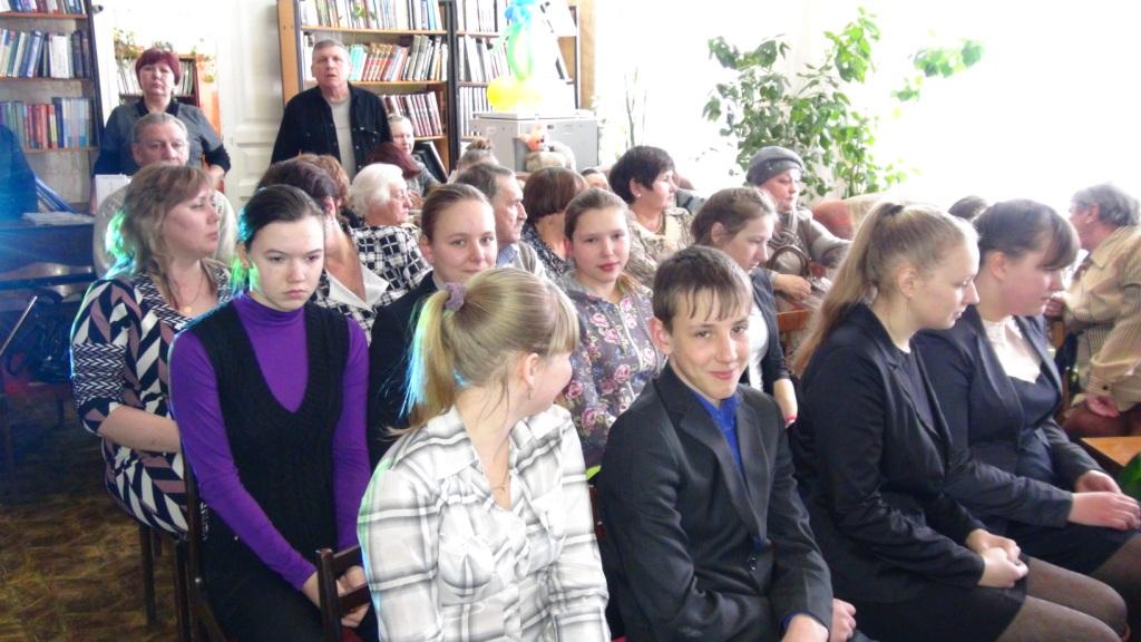 На встрече с поэтом Сергеем Потехиным в читальном зале библиотеки им. П.А. Катенина.