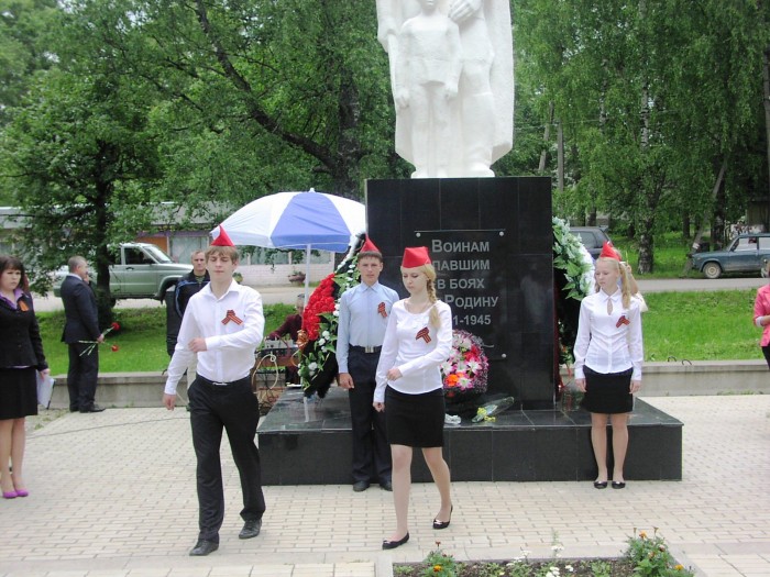 Торжественное открытие памятника детям войны в городе Чухлома 3 июля 2014 года. фото Николая Журавлева.