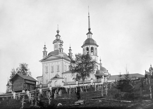 Село Чалово. Богородицерождественская (слева) и Николаевская церкви. 