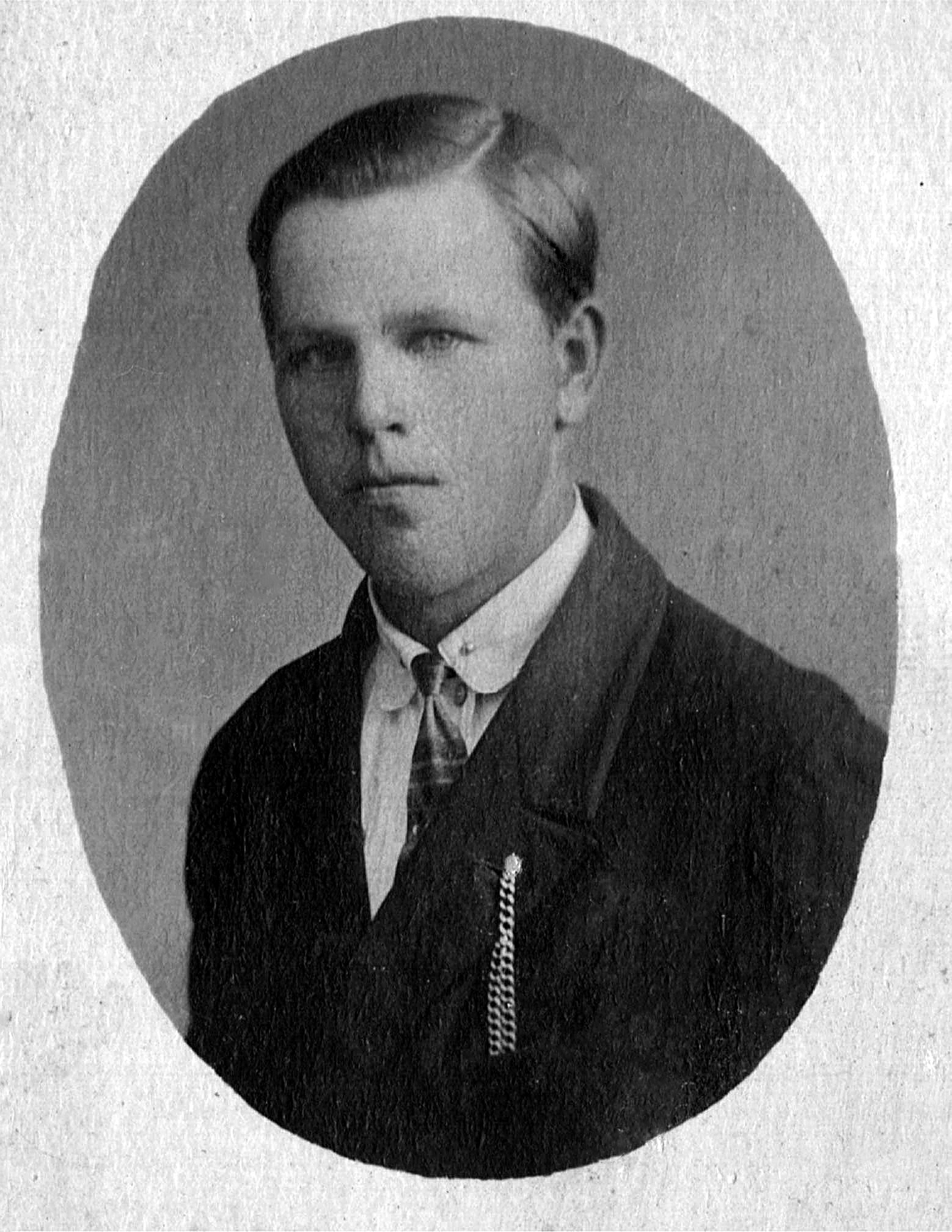 Лебедев Василий Иванович фото 1931 года из семейного архива Назаренковой Т.Н.