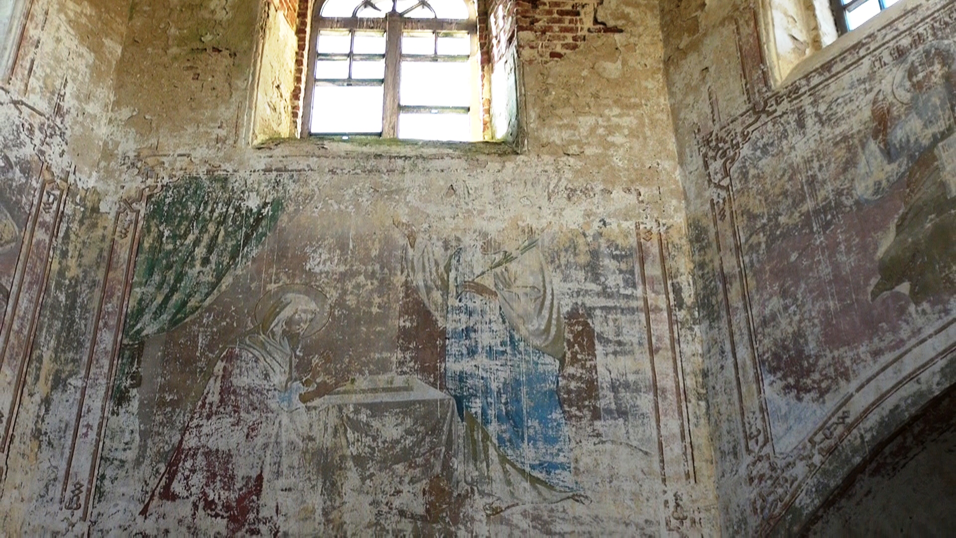 Фрагменты росписи церкви Ильи Пророка. фото Михаила Шейко, 2013 год.